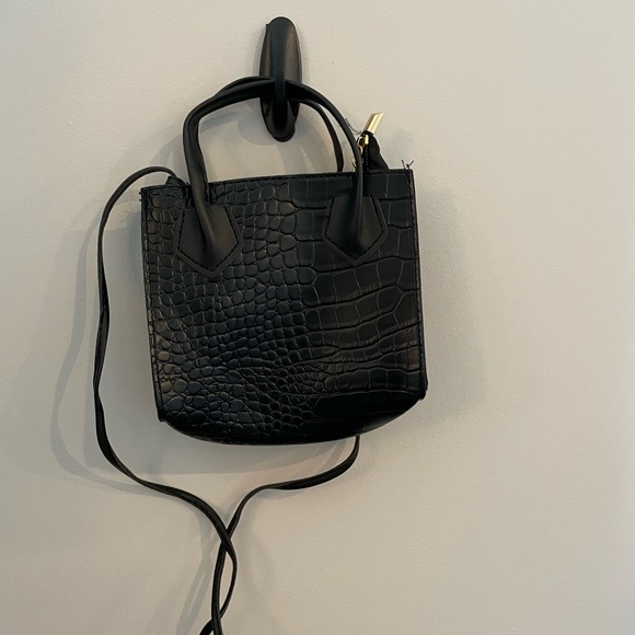 Small black bag with strap - Picture 1 of 1